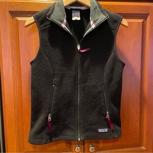 Vtg Patagonia Synchilla Black Fleece Women's Vest with Accents - Size Medium